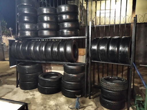 Borracharia x-car 24HRS LIGUE OU BUZINE NA PORTA AP DAS 20H PORTA FECHADA
