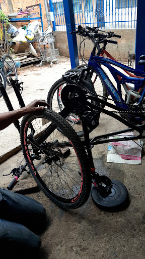 Ciclista e borracharia reis